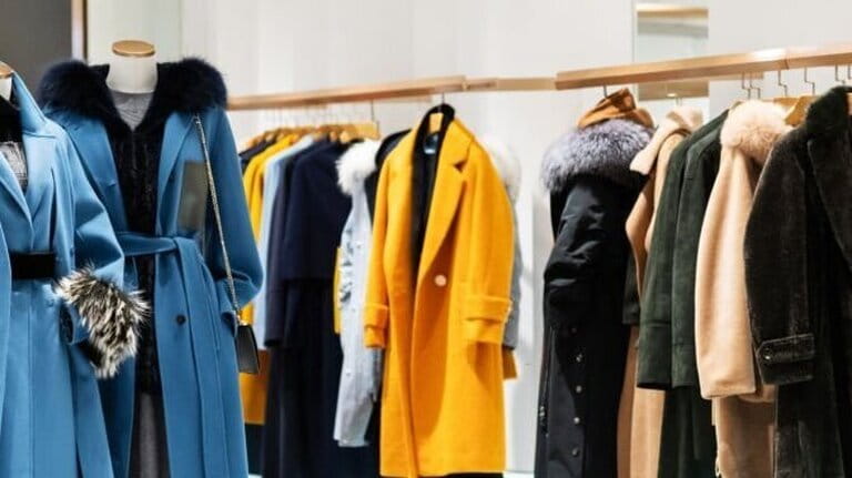 Effortless Glam: Elevating Casual Fashion with Luxurious Touches Effortless Glam: Elevating Casual Fashion with Luxurious Touches