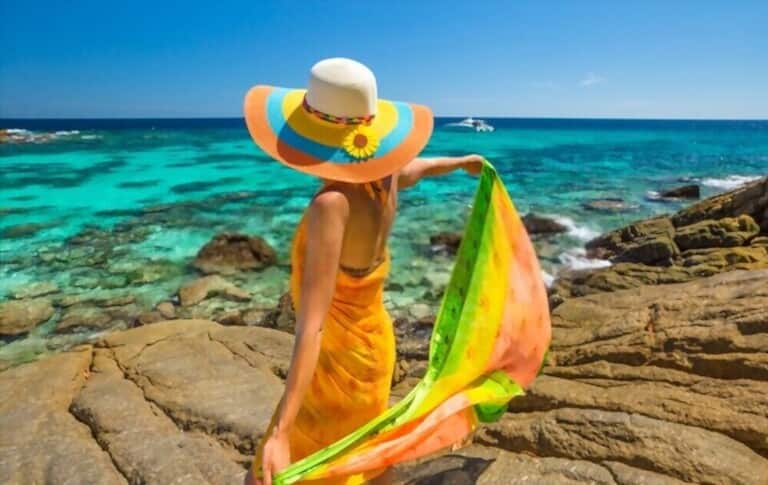 15 Unique and Chic Seaside Ensembles for Every Beach Occasion 15 Unique and Chic Seaside Ensembles for Every Beach Occasion