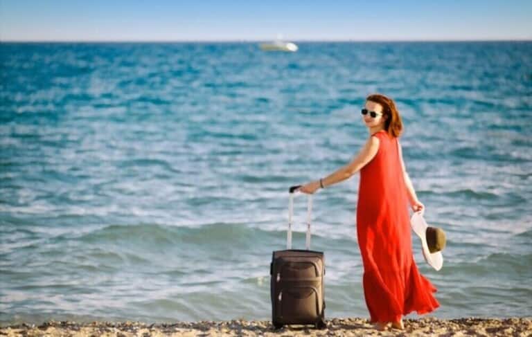 Top 10 Casual Beach Outfits for Ladies: A Summer Must-Have List Top 10 Casual Beach Outfits for Ladies: A Summer Must-Have List